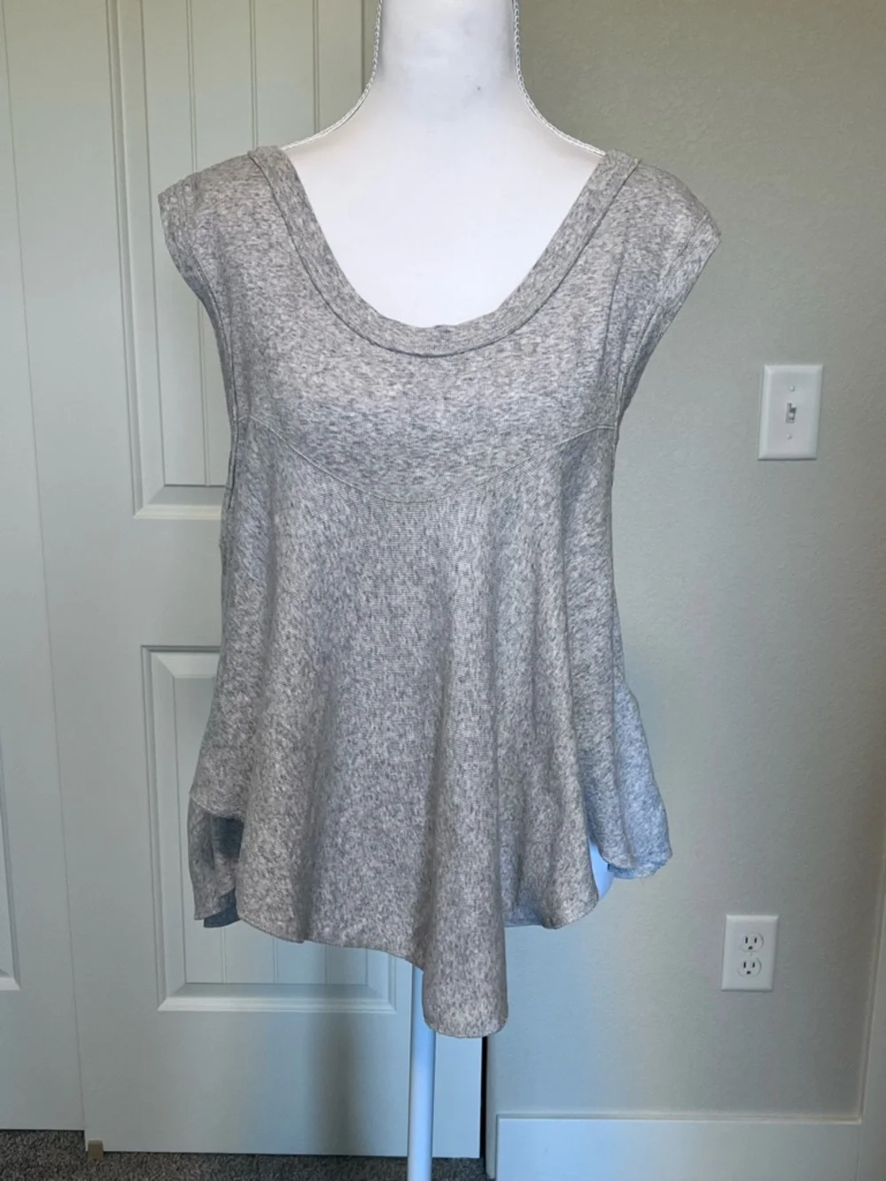 Free People Heather Gray V-Back Flowy Tank Sz XS